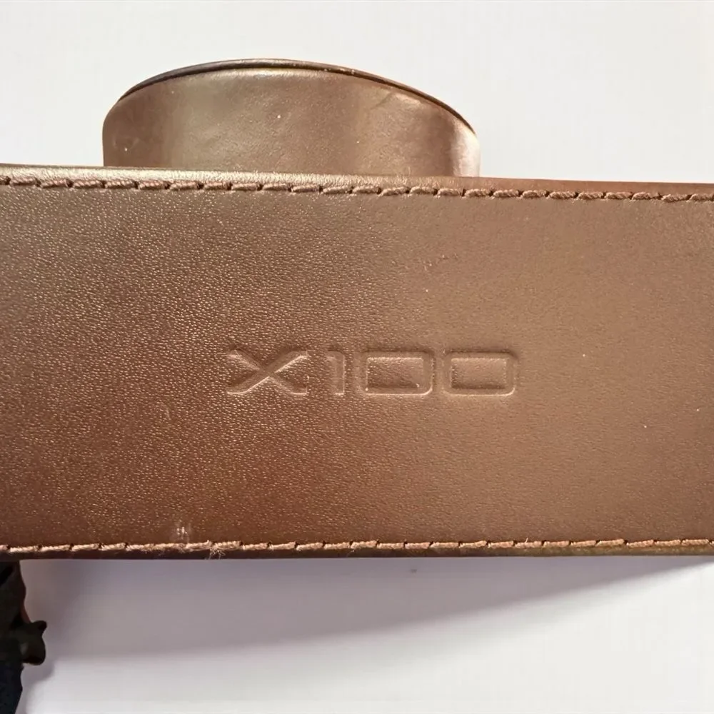 Fujifilm X100T 16 MP Digital Camera and Accessories - Picture 5 of 15